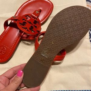 NWOT Tory Burch Millers Size 7- Poppy